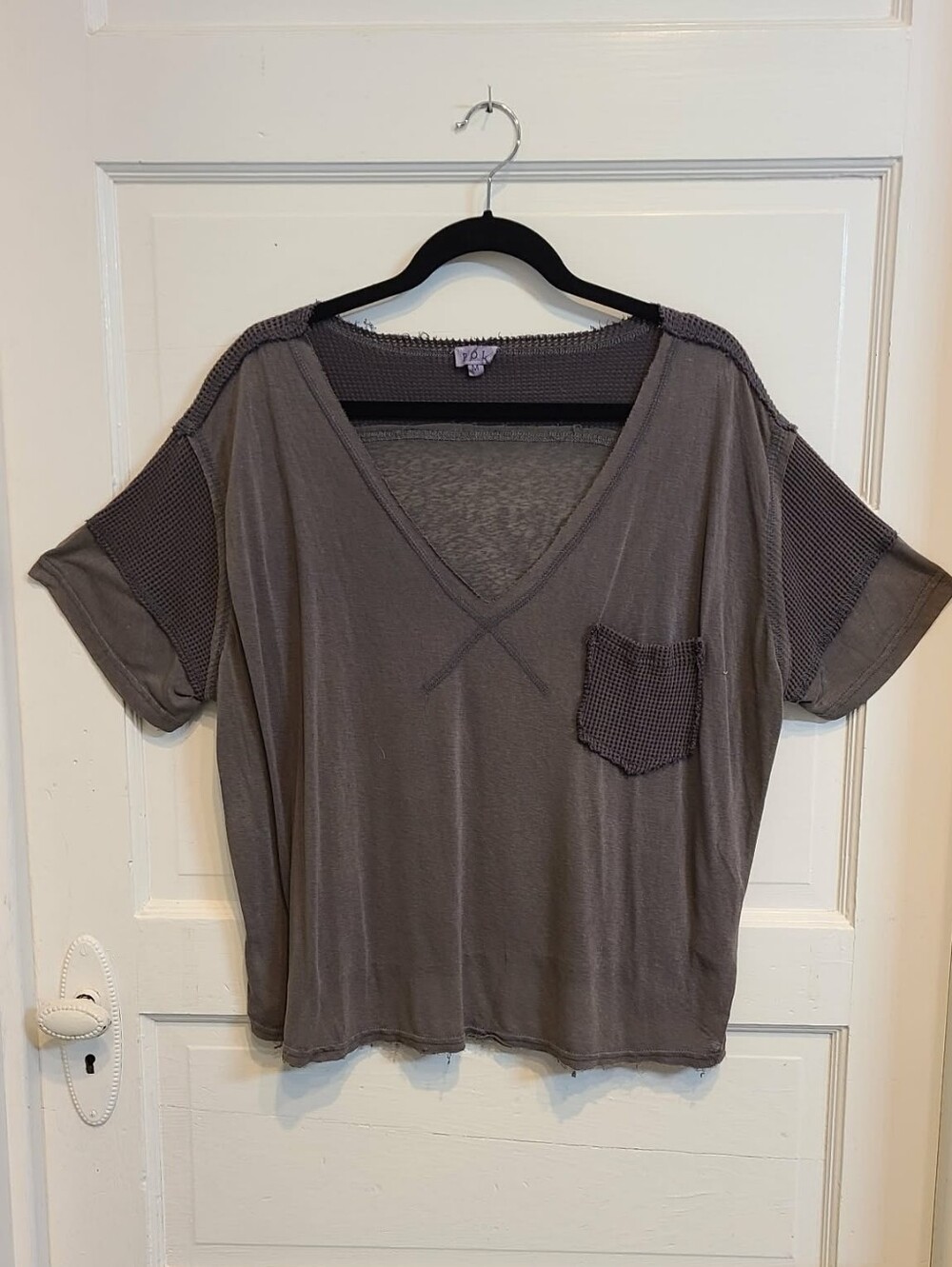 POL V-Neck Pocket Top with Mesh Trim And Frayed Edges in Charcoal Gray Size M
